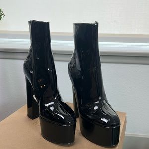 BRAND NEW STEVE MADDEN HEEL BOOTS SIZE 7